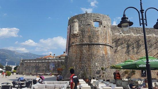 Altstadt von Budva Buitenkant foto